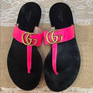 Gucci Women's Neon Pink and Black Sandals